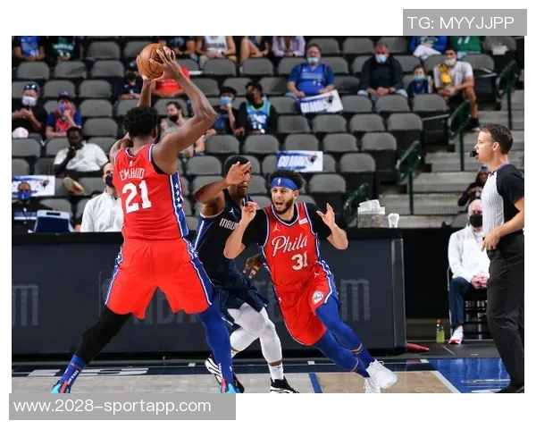 鲍威尔表现稳定全场13投6中贡献18分4篮板3助攻1抢断1盖帽