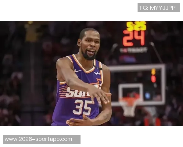 乌度卡强调杜兰特在年轻球队中应更积极发声以引领队友成长 乌度卡强调杜兰特在年轻球队中应更积极发声以引领队友成长