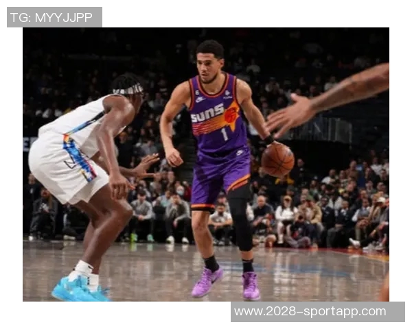 布克上半场表现挣扎12投5中仅得14分5篮板罚球命中率低迷