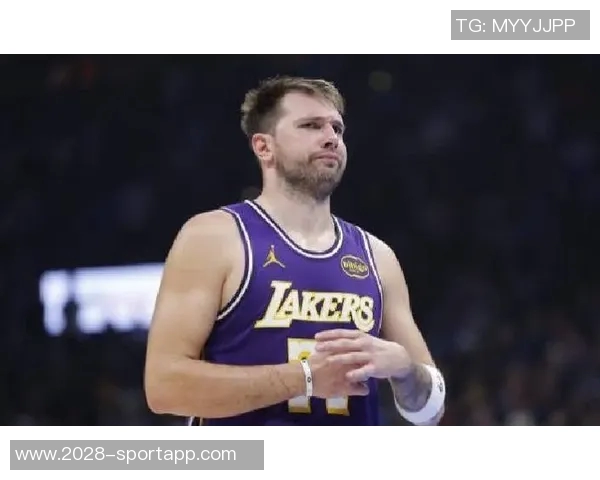 东契奇首节表现轻松自如7投4中斩获13分2板3助1断1帽展现全能实力