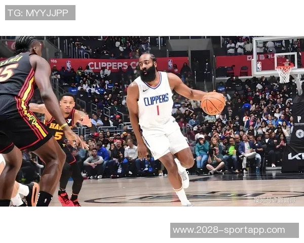 哈登表现起伏不定全场仅得18分下半场状态低迷失误和犯规频频影响球队表现